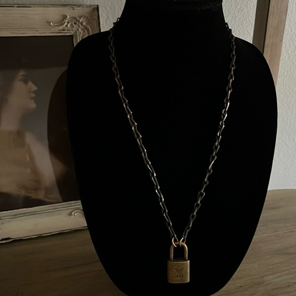 LV Lock necklace - Picture 2 of 8